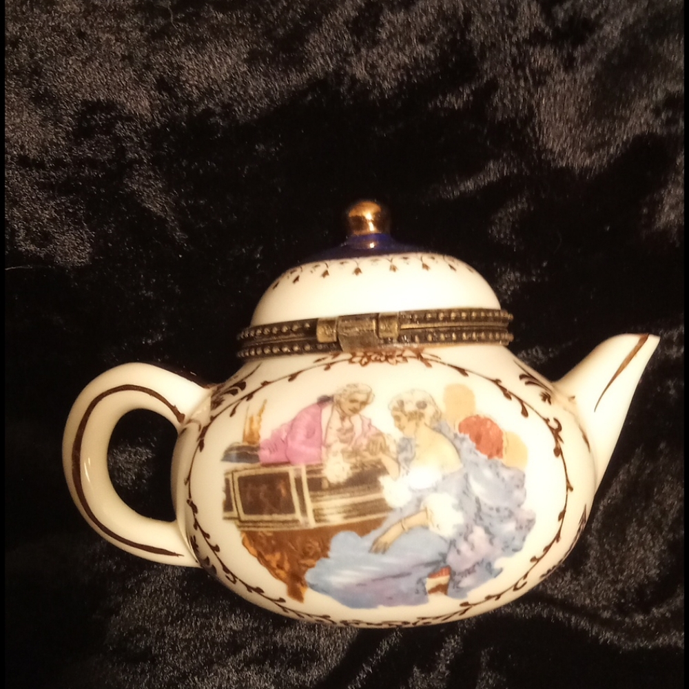 beautiful little Victorian tea pot jewelry holder